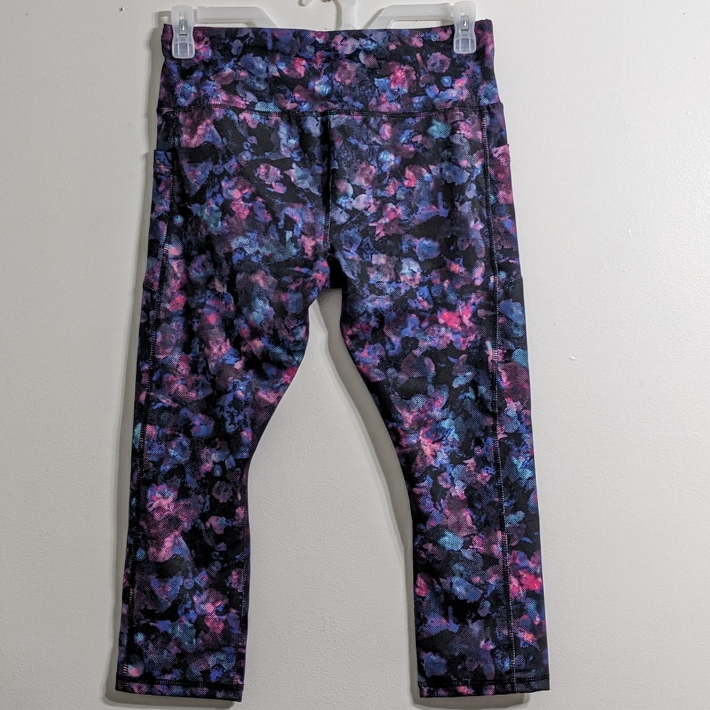 NWT Women's High Waisted Active Comfortable Capri Leggings, Size Large(12-14) - Picture 3 of 5